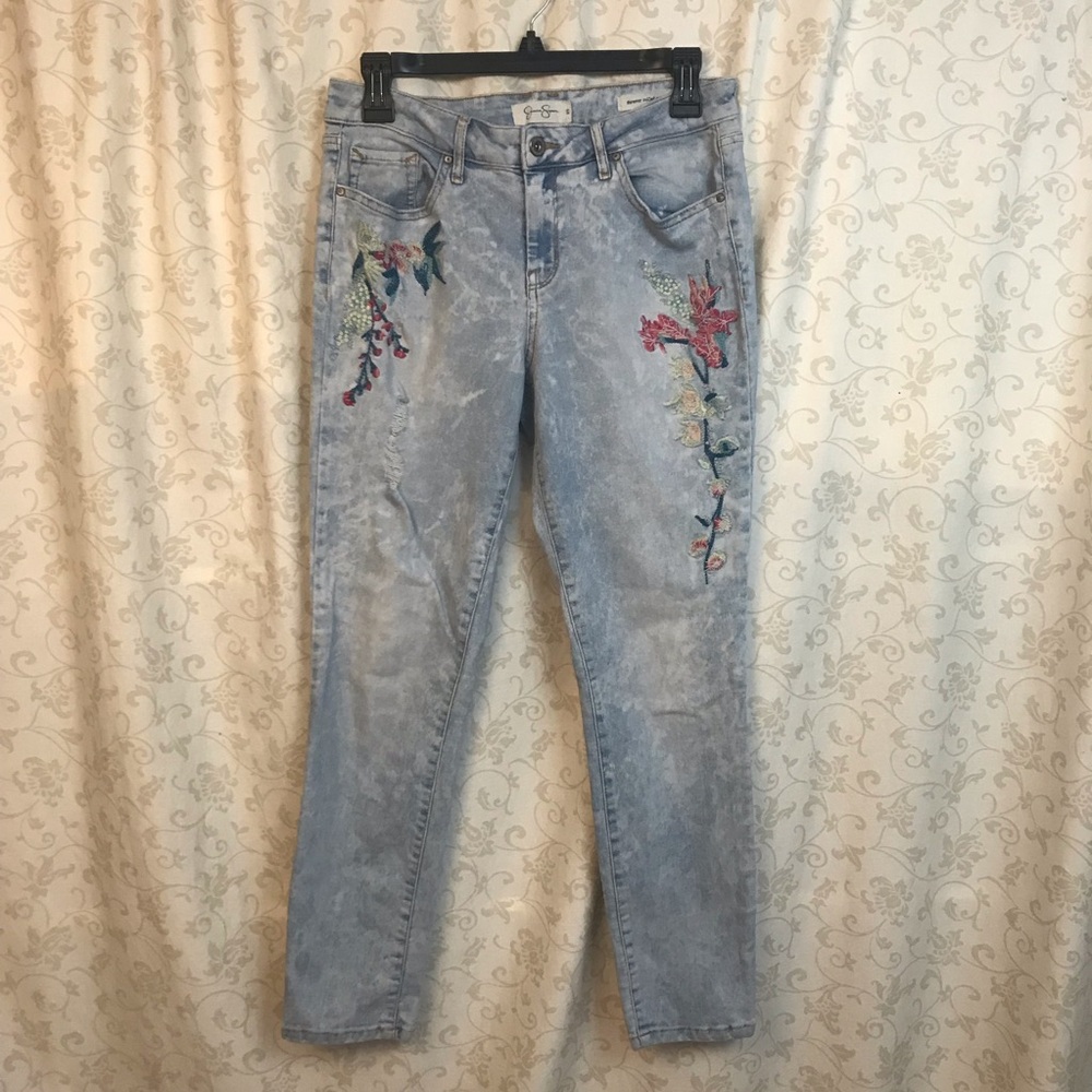 Jessica Simpson light wash blue denim embroidered size 29